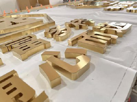  大英拉丝不锈钢字的特点。