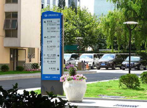  大英哪些因素影响宣传栏的制作？